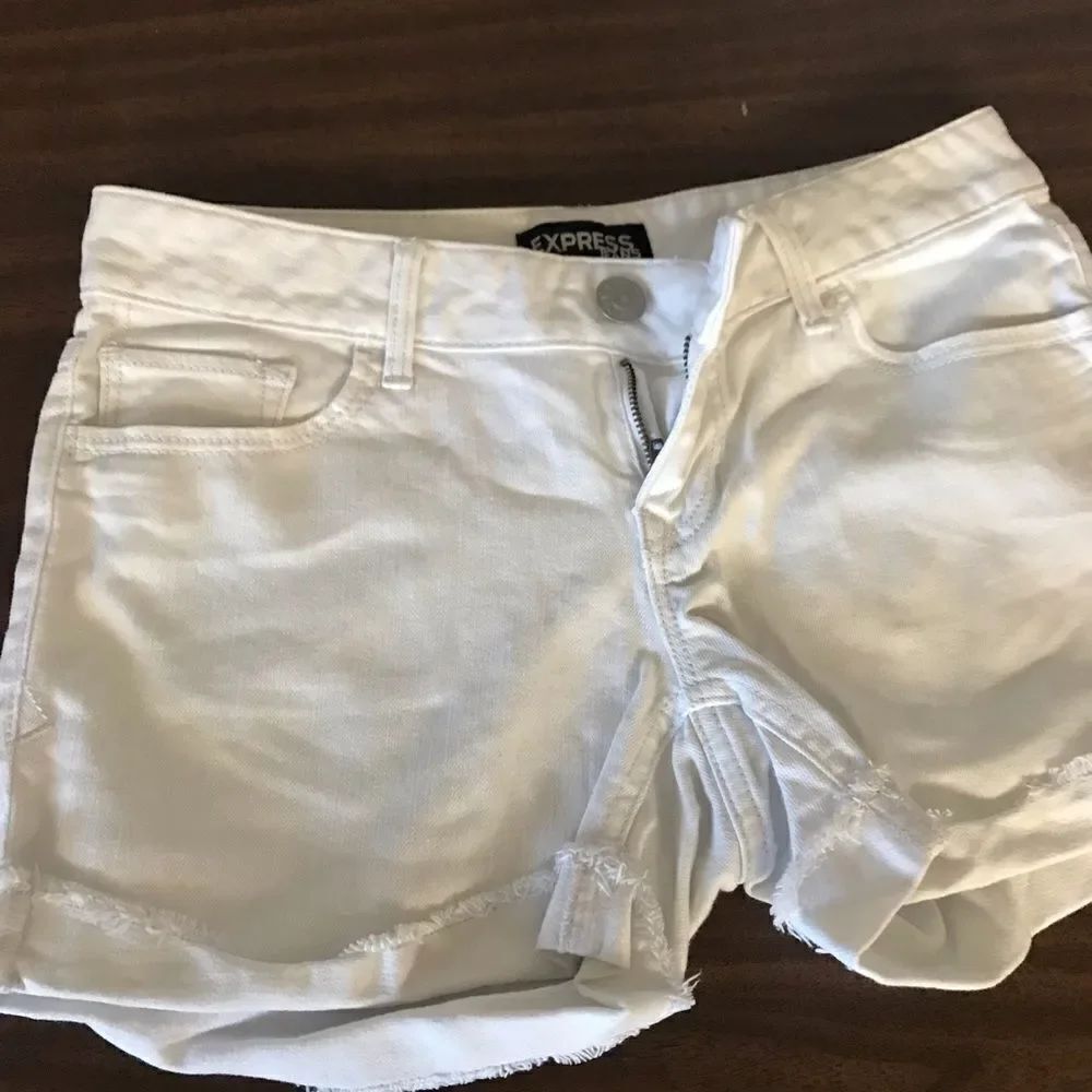 Express Jean shorts size 2 excellent condition